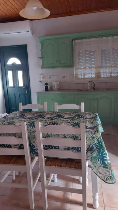 Colorful 2-Bedroom House In Gaios Zewnętrze zdjęcie