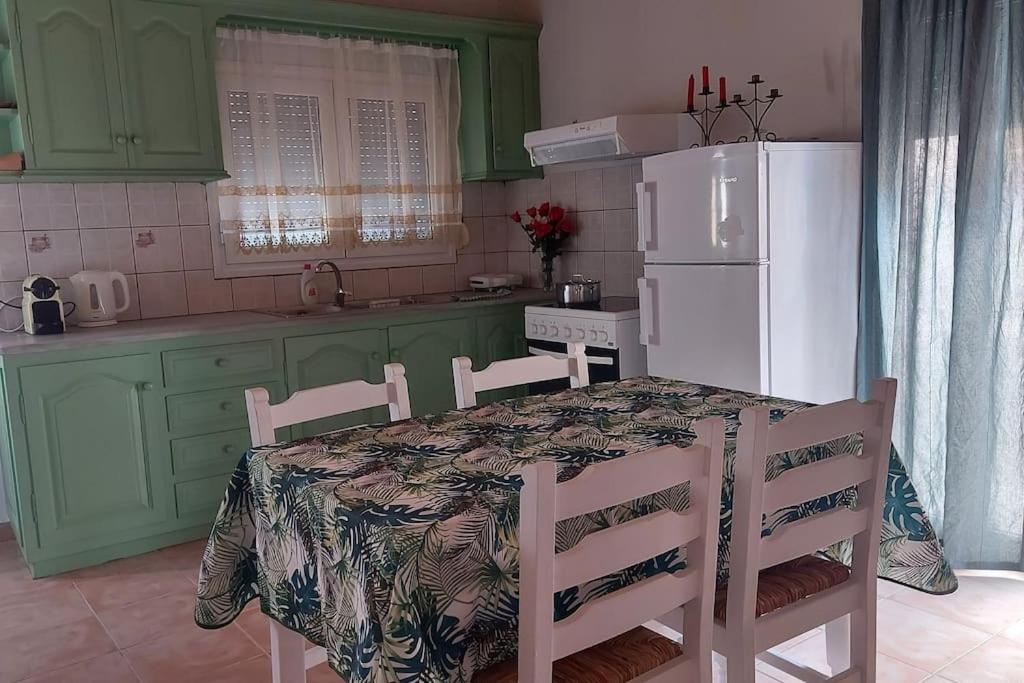 Colorful 2-Bedroom House In Gaios Zewnętrze zdjęcie